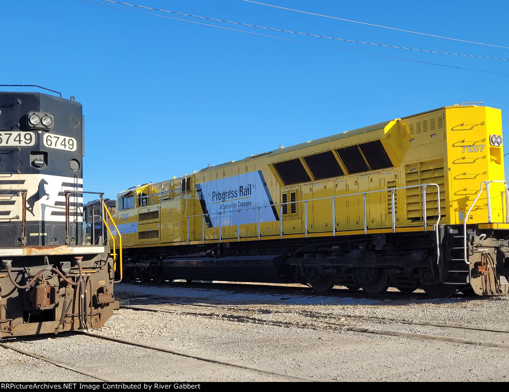 Progress Rail 7207 and Progress Rail 6749